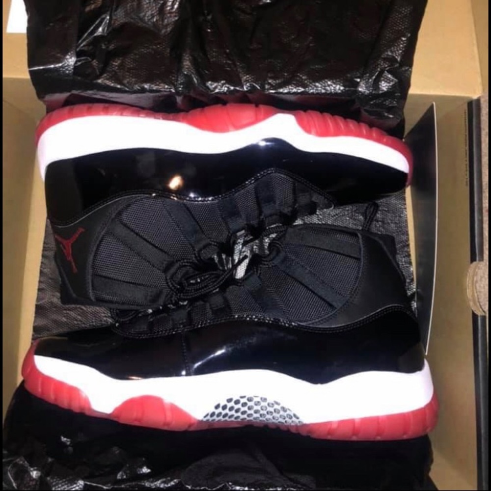 Jordan 11s bred - Picture 2 of 3
